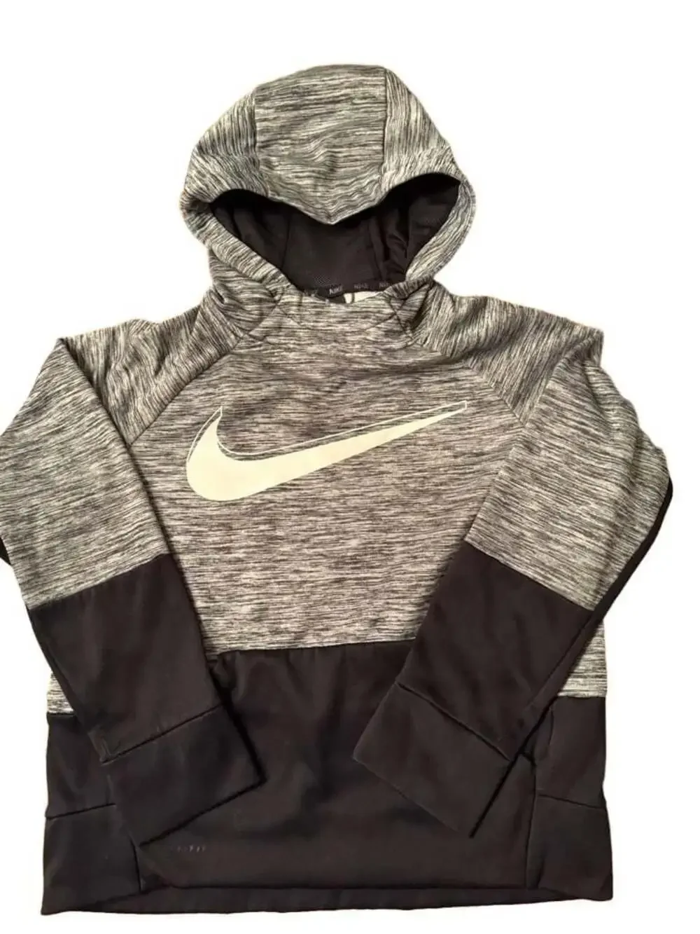 Nike Boys Dri-FIT Therma Pullover Hoodie in Gray and Black H1141